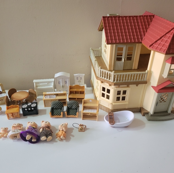 Calico Critters House, dolls and Accessories